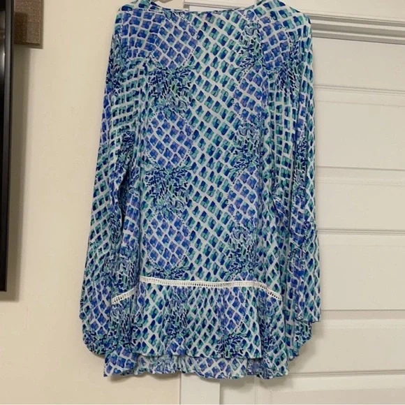 Women's Lilly Pulitzer Amisa Top. Size XL. - Picture 4 of 6